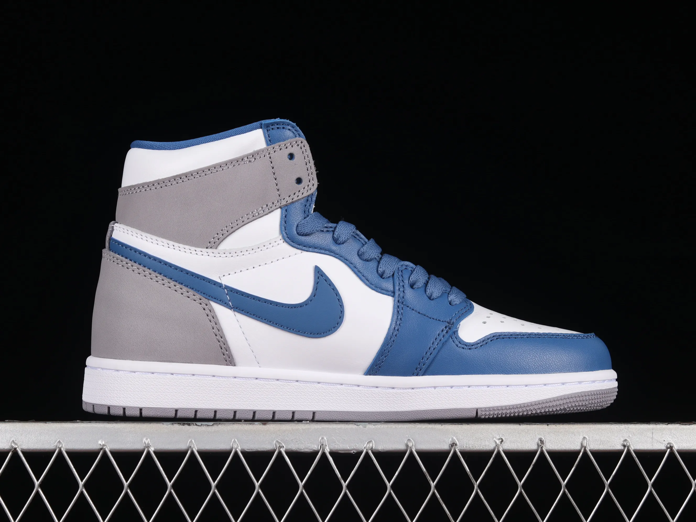 All categories Air Jordan Jordan series basketball shoes Air Jordan 1 High Pure original Air Jordan 1 High OG "True Blue" AJ1 Joe 1 white and blue color high-top basketball shoes DZ5485-410